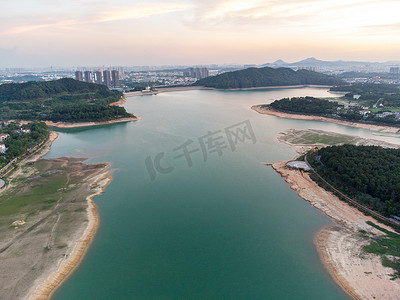 广州郊区的湖泊美景