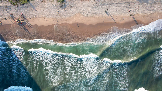 海边摄影照片_航拍海水海浪浪花海边