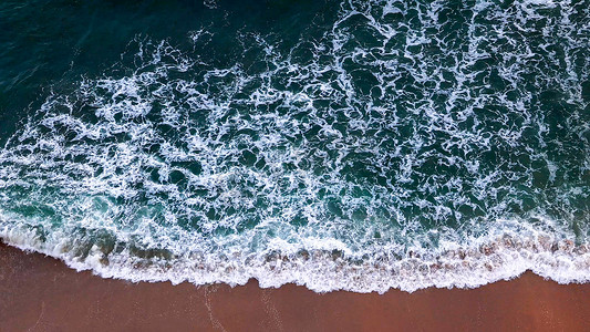 海水摄影照片_清晨黄昏下的海水浪花