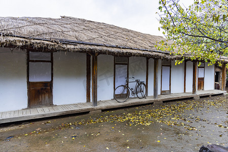 下雨农村风景摄影照片_中国朝鲜族百年部落雨天景观19