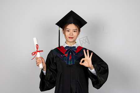 毕业摄影照片_毕业季穿学士服的毕业大学生1