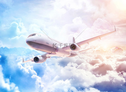 白色的商业飞机飞越云层在云与山峰的奇妙背景。不寻常的 3d 插图和飞行概念