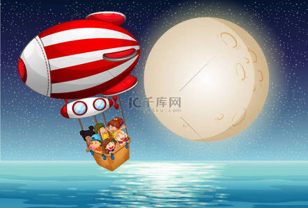 青年旅行背景图片_孩子们在晚上乘坐热气球