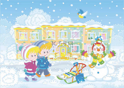 滑稽的背景图片_在一个美丽的雪天，笑着去幼儿园，看着一个滑稽的雪人在一个雪地覆盖的冬日公园操场上，用卡通风格的矢量图解