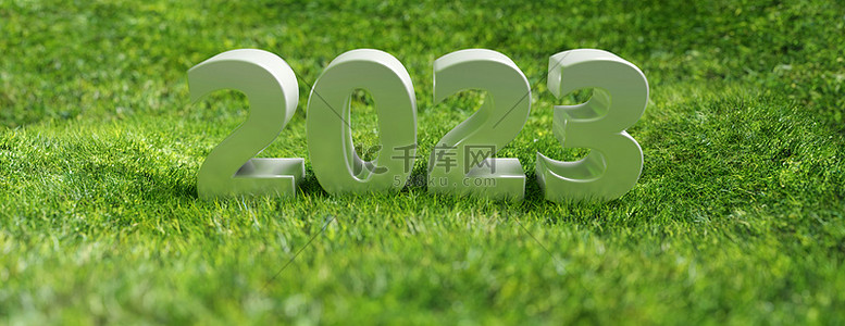 2023年农田背景的新年快乐号码。新鲜绿色草坪上的白色数字文字。班纳3d说明