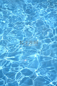 清凉一夏背景背景图片_夏天游泳池蓝色简约夏日背景