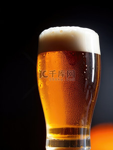 蓝带啤酒啤酒罐背景图片_啤酒特写暗色调黑色背景质感高清
