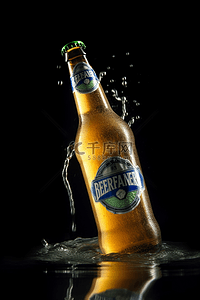 啤酒酒花背景图片_深色底啤酒飞溅水花创意背景