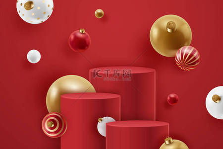 恶作剧的弹簧背景图片_三个空白的红色论坛舞台，圣诞球。圣诞主题装饰。现实的新年3D潮流背景。假日恶作剧