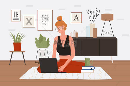 远程调控背景图片_在家里办公室做兼职，做远程工作，让女孩坐在地板上，用笔记本电脑工作