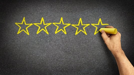五星好评png摄影照片_优秀的服务理念作为一个快乐满意的客户与3D插图元素的五星评级。