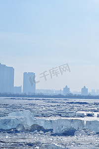采冰摄影照片_哈尔滨采冰场钻石冰
