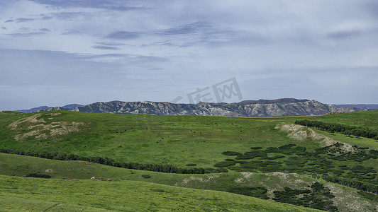 俯拍森林摄影照片_内蒙古夏季森林蓝天山峦高空俯拍