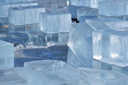 采冰摄影照片_哈尔滨采冰场钻石冰