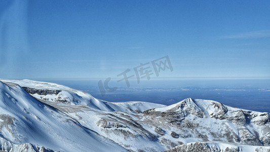 长白山雪山美景天池