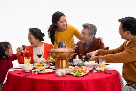 天真摄影照片_幸福家庭过年吃团圆饭