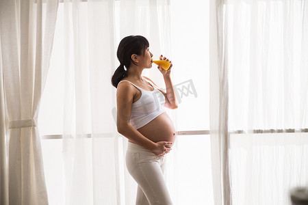 孕妇喝果汁