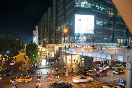 城市夜景道路摄影照片_北京西单商业街