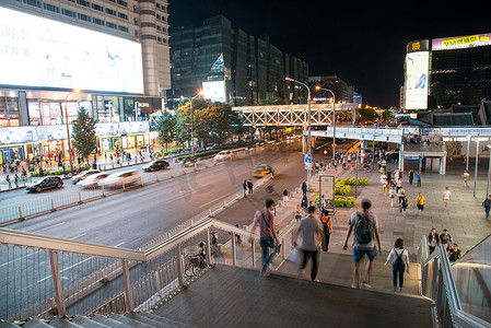 城市夜景道路摄影照片_北京西单商业街