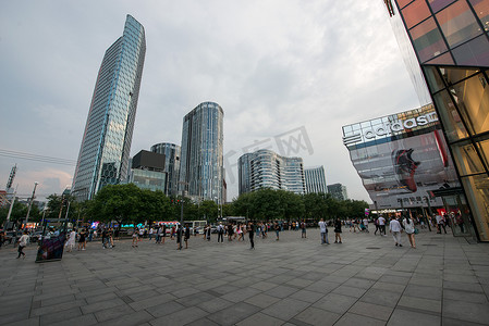 海报英文摄影照片_北京商业街夜景