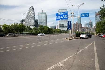 现代指示牌摄影照片_北京城市建筑