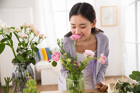 青年女人的家庭生活