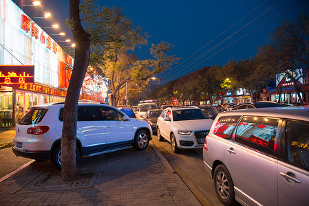 橱窗广告摄影照片_北京街市夜景