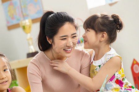 职业女生摄影照片_幼儿园老师和小朋友