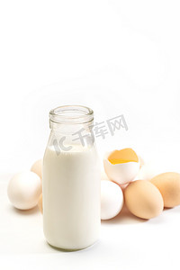 玻璃瓶牛奶和鸡蛋
