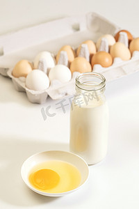 牛奶盒子摄影照片_健康食材鸡蛋和牛奶