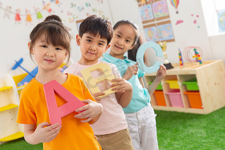 幼儿园小朋友学英文