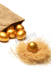 草质感摄影照片_口袋里的金蛋和鸟巢里的金蛋