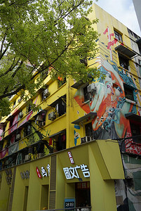 涂鸦街摄影照片_重庆涂鸦网红涂鸦一条街