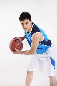 打篮球人摄影照片_东方青年男子打篮球