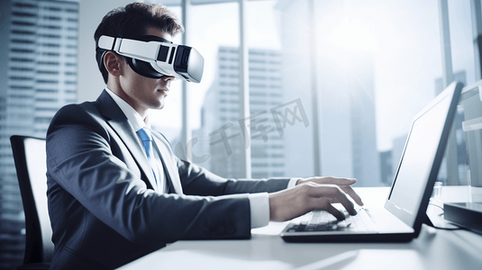 商人用手机、平板电脑和笔记本电脑工作，在办公室桌子上的虚拟现实仪表板上使用增强现实