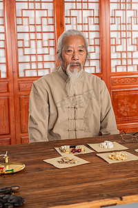 古代中医煎药煮药材摄影图片-古代中医煎药煮药材摄影作品-千库网