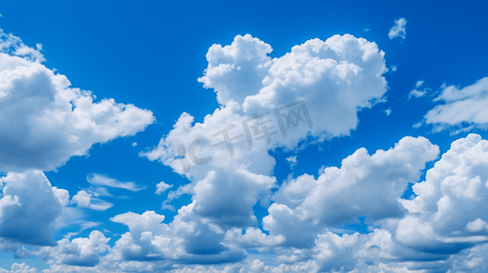 云朵手绘漫画摄影照片_夏天蔚蓝色的天空