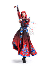 穿着蒙古族服饰的女人