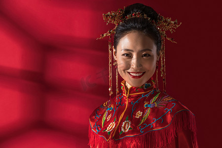 古典背景摄影照片_漂亮的中式新娘