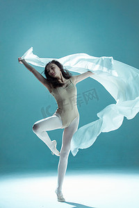 颁奖动态摄影照片_青年女人在跳芭蕾舞