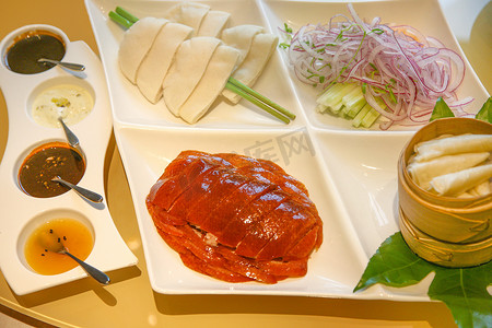 美食中国烧烤摄影照片_烤鸭