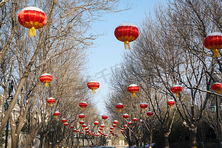 红色小路摄影照片_别墅区雪景