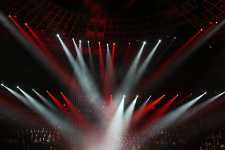 歌剧院人群摄影照片_剧院内舞台与灯光