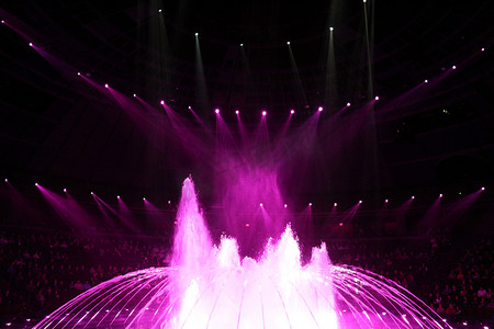 粉色舞台素材摄影照片_剧院内舞台与灯光