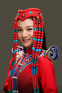 中国56个民族摄影照片_穿着蒙古族服饰的女人