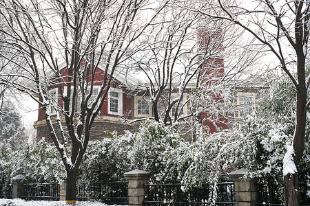 小雪摄影摄影照片_大雪后的私家别墅