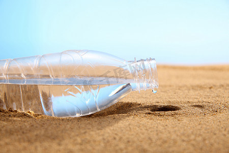 沙滩水瓶
