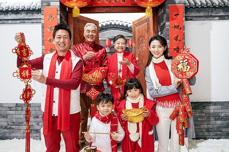 虎年新年春节放假摄影照片_快乐家庭过新年