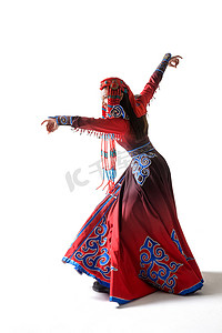 56民族服饰摄影照片_穿着蒙古族服饰的女人