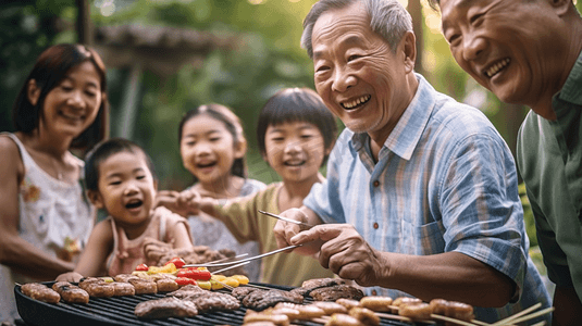 感到鸭力摄影照片_亚洲老人亚洲家庭野餐和烹饪在花园，他们烤烧烤，他们感到快乐的聚会活动，幸福的家庭时间